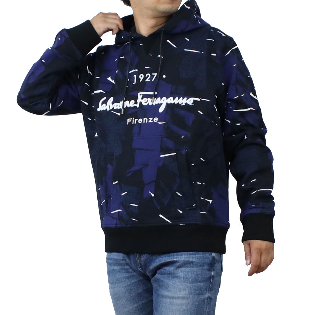 💎 FERRAGAMO（フェラガモ）で叶える、大人の品格！オンラインで見つける、あなたのためのアイテム！✨