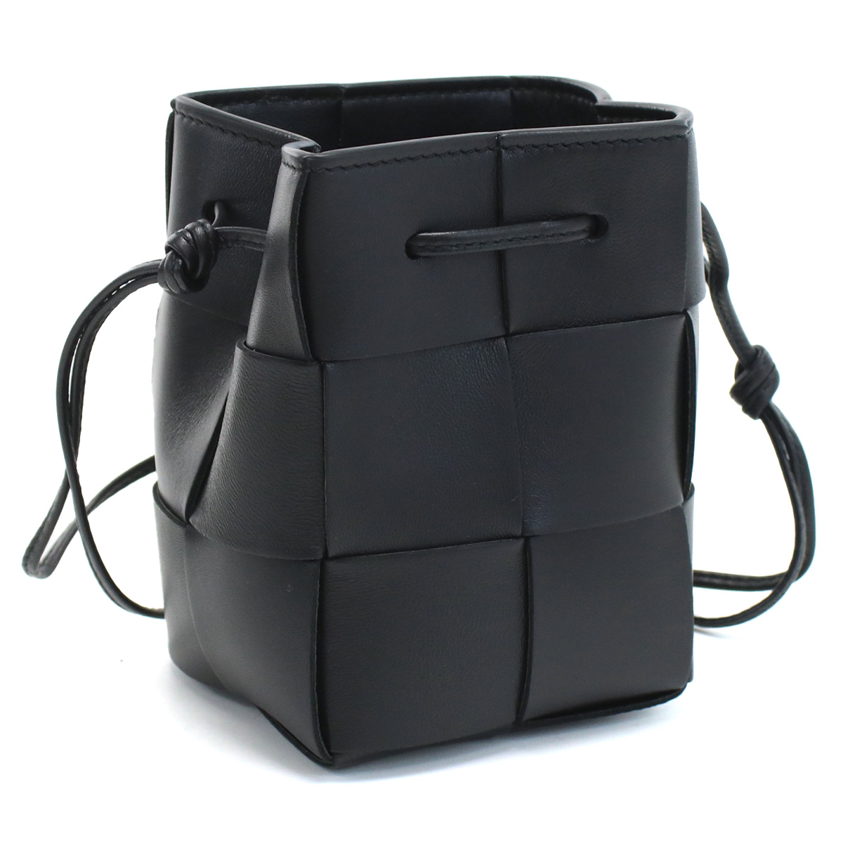 ✨BOTTEGA VENETA(ボッテガヴェネタ)で叶える、大人の洗練スタイル!オンラインで見つける、カセット ショルダーバッグ!✨