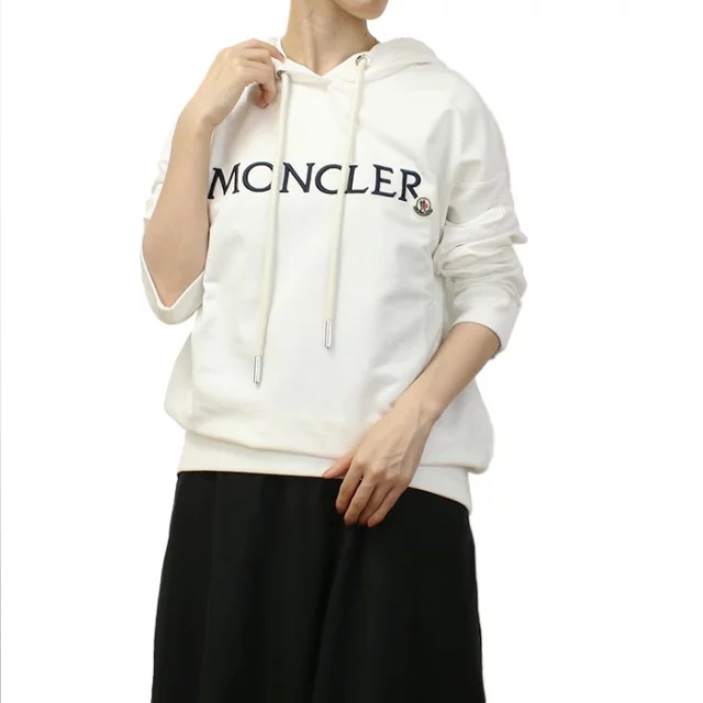 ✨MONCLER（モンクレール）で叶える、大人のリュクス・カジュアル！オンラインで見つける、ロゴフーディー！✨