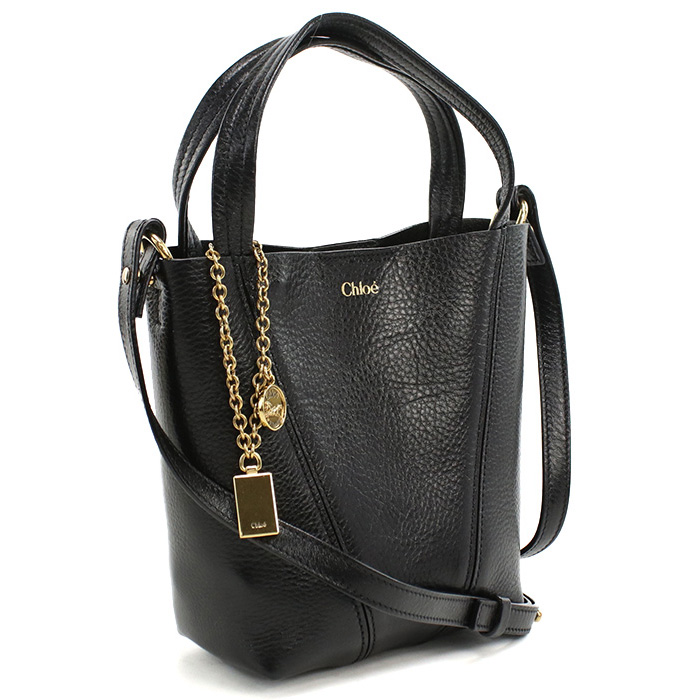 🇫🇷 **Chloé（クロエ）**で叶える 自由で優雅なパリジャン・シック！オンラインで見つける「アイコン・トート」コレクション！✨